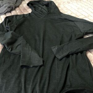 Lulu lemon 🍋 men’s light weight hoodie